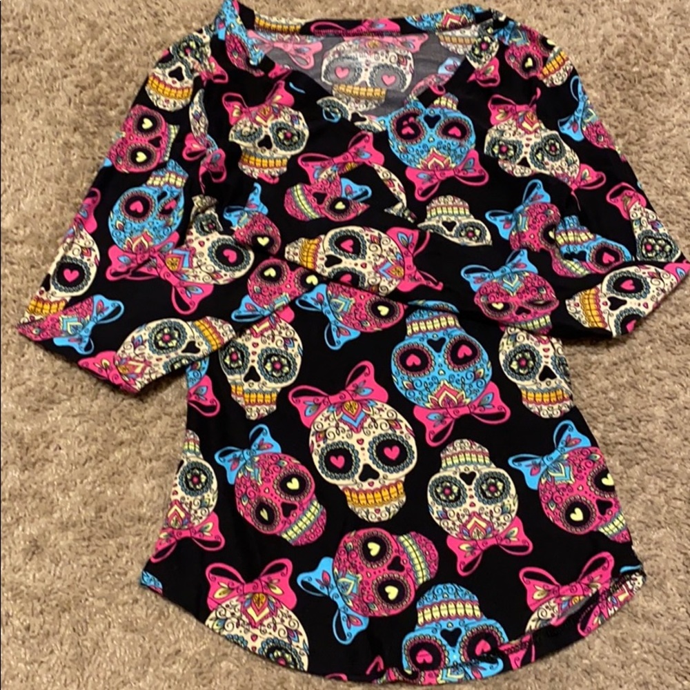 along sleeve v shaped top